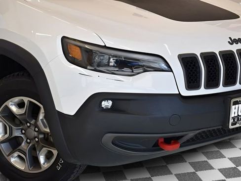 Used 2019 Jeep Cherokee Trailhawk AWD/4WD image 30