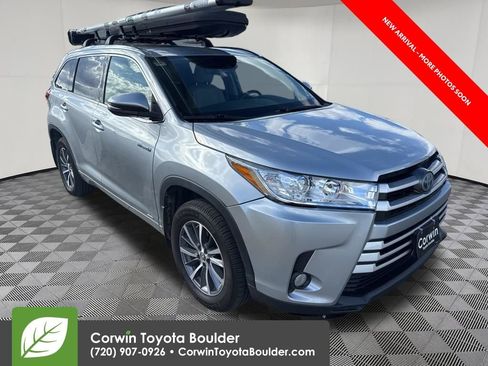 Used 2017 Toyota Highlander XLE AWD/4WD image 1