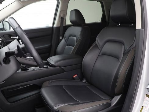 Used 2023 Nissan Pathfinder SL image 15