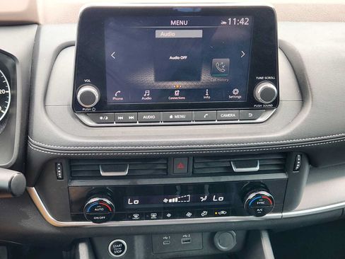 Used 2023 Nissan Rogue SV FWD image 16