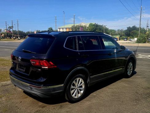Used 2018 Volkswagen Tiguan SE w/ Panoramic Sunroof Package FWD image 3