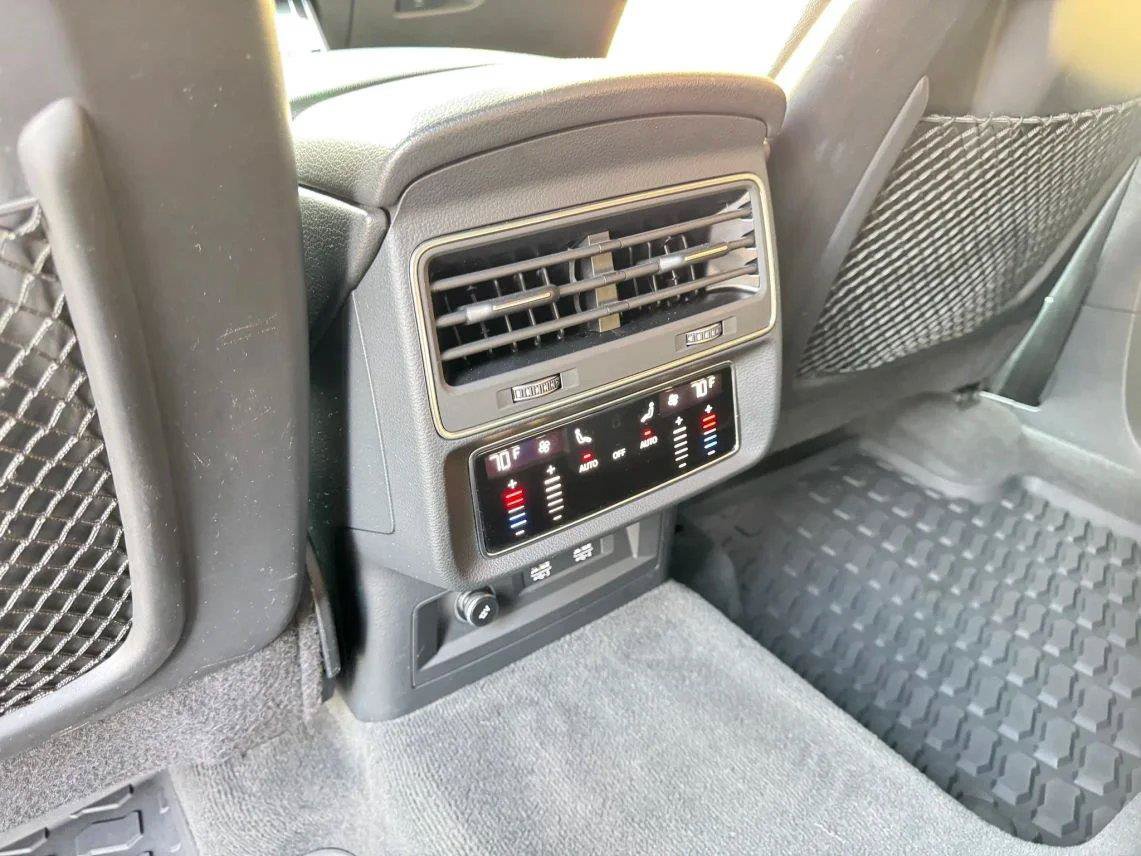 Used 2019 Audi Q8 Premium Plus w/ Premium Plus AWD/4WD image 22