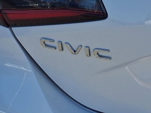 Used 2023 Honda Civic Sport image 32