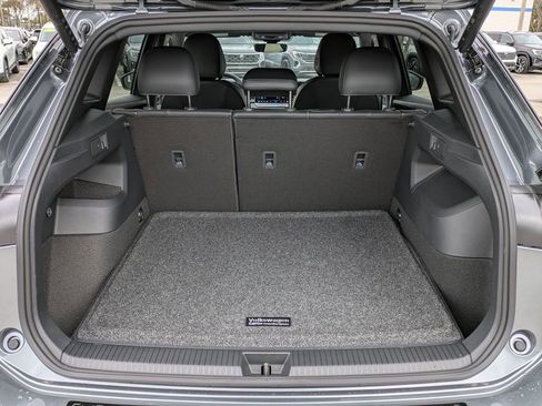 New 2026 Volkswagen Tiguan SE R-Line FWD image 13