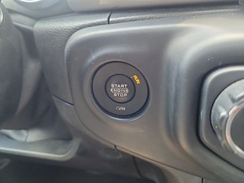 Used 2020 Jeep Wrangler Unlimited Sahara AWD/4WD image 30