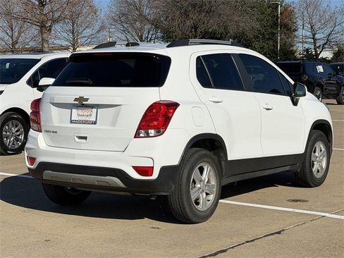 Used 2022 Chevrolet Trax LT w/ LT Convenience Package image 4