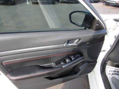 Used 2023 Nissan Altima 2.5 SR image 12