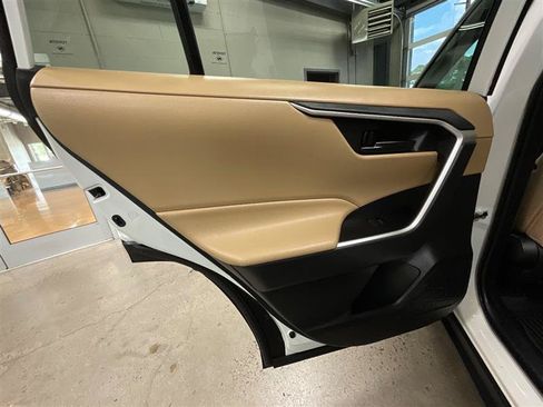 Used 2021 Toyota RAV4 LE FWD image 19