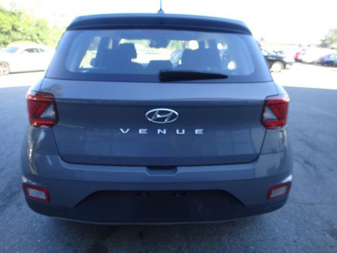 Used 2023 Hyundai Venue SE FWD image 5