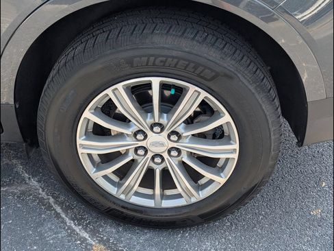 Used 2019 Cadillac XT5 Luxury w/ Advanced Security Package FWD image 22