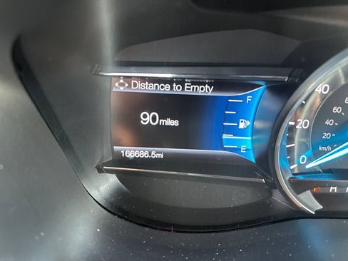 Used 2018 Ford Explorer XLT w/ Equipment Group 202A FWD image 16