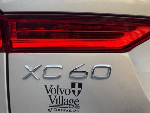 Certified 2025 Volvo XC60 B5 Plus image 8