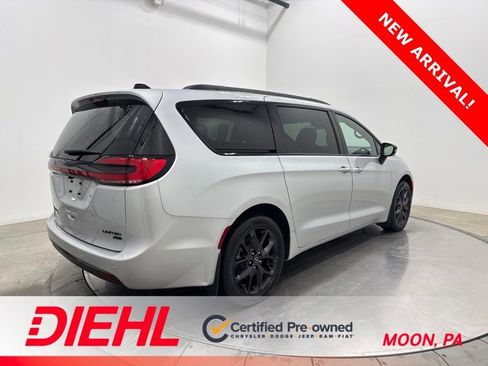 Used 2026 Chrysler Pacifica Limited w/ S Appearance Package AWD/4WD image 7