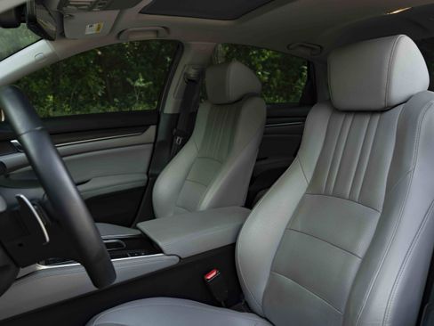 Used 2019 Honda Accord Touring image 17