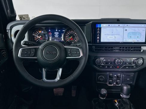 Used 2025 Jeep Wrangler Unlimited Sahara AWD/4WD image 17