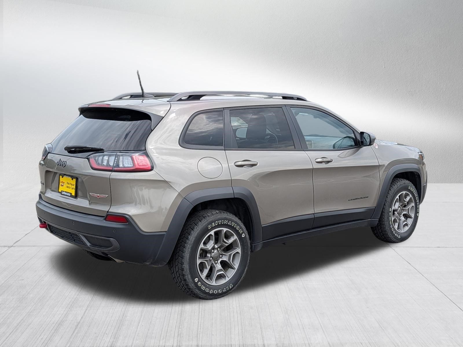 Used 2020 Jeep Cherokee Trailhawk w/ Cold Weather Group AWD/4WD image 7