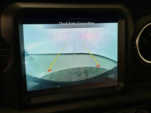 Used 2022 Jeep Wrangler Unlimited Sahara AWD/4WD image 23