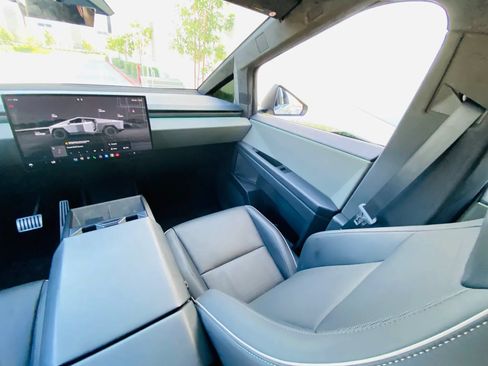 Used 2024 Tesla Cybertruck AWD Crew Cab image 29