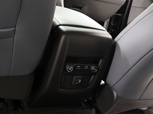 Used 2020 Buick Enclave Essence FWD image 24