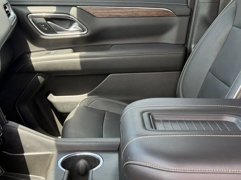 Used 2021 Chevrolet Tahoe Premier w/ Premium Package RWD image 12