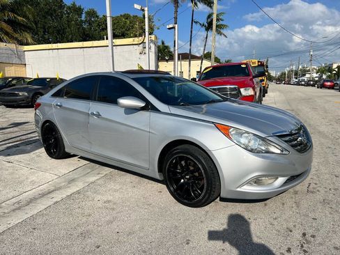 Used 2011 Hyundai Sonata SE w/ Navigation & Sunroof Pkg 4 image 3