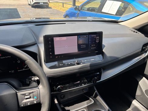 Used 2026 Nissan Rogue SL AWD/4WD image 16