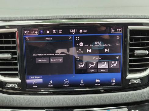 Used 2023 Chrysler Pacifica Touring-L FWD image 14