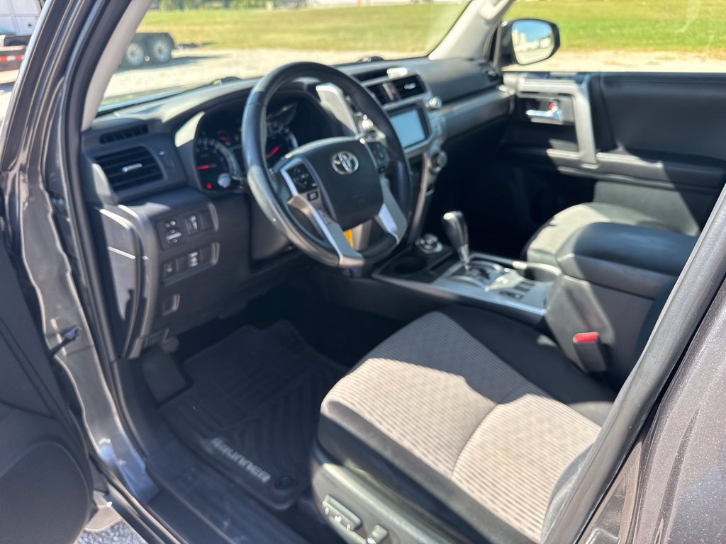 Used 2016 Toyota 4Runner SR5 AWD/4WD image 18