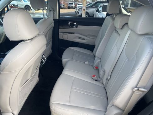 Certified 2023 Kia Sorento S image 7