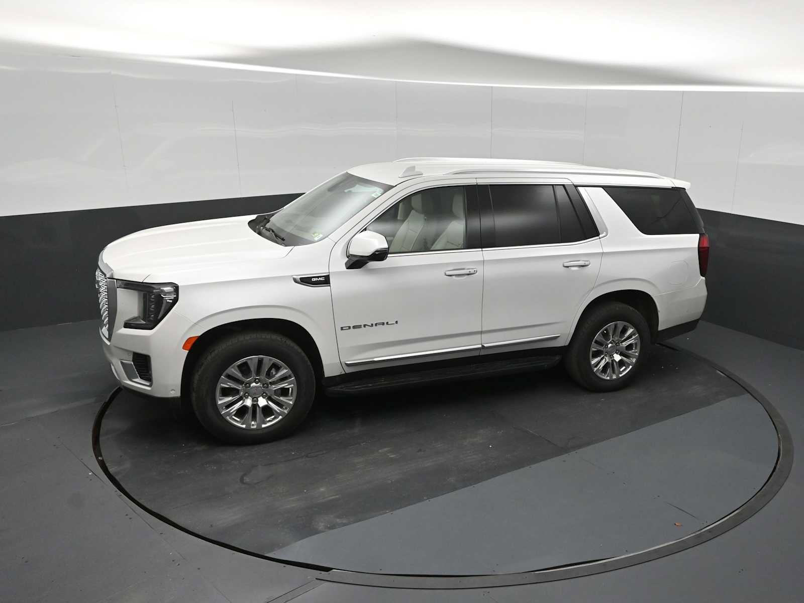 Used 2024 GMC Yukon Denali w/ Advanced Technology Package AWD/4WD image 20