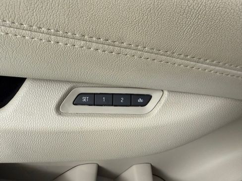 Used 2017 Cadillac Escalade Luxury image 13