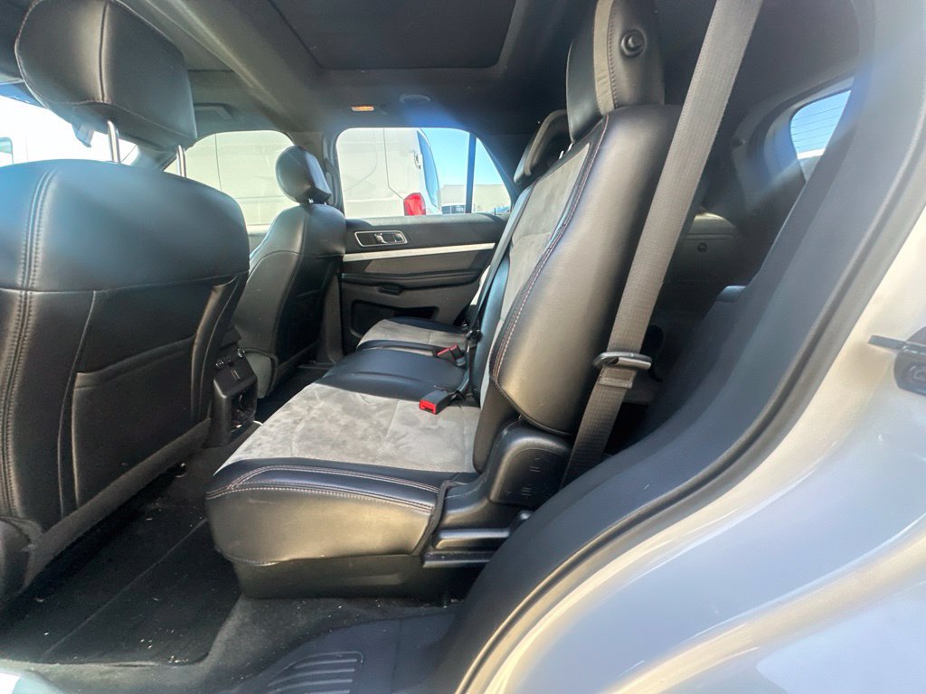 Used 2017 Ford Explorer XLT w/ Equipment Group 202A FWD image 9