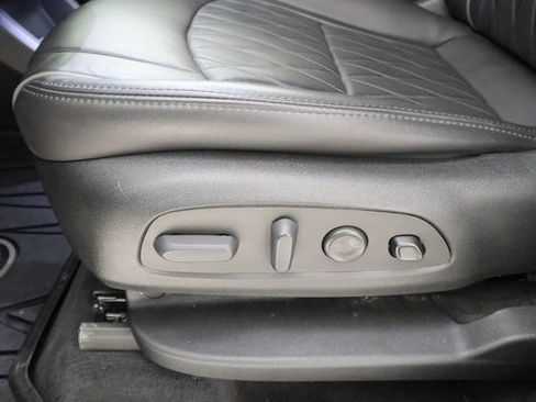 Used 2023 Buick Enclave Avenir image 10