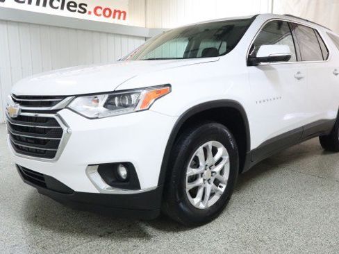 Used 2020 Chevrolet Traverse LT FWD image 2