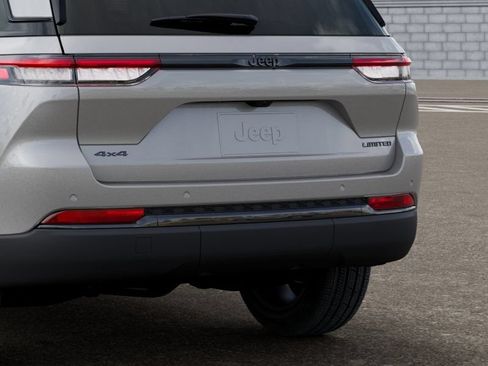 New 2025 Jeep Grand Cherokee Limited w/ Luxury Tech Group II AWD/4WD image 14