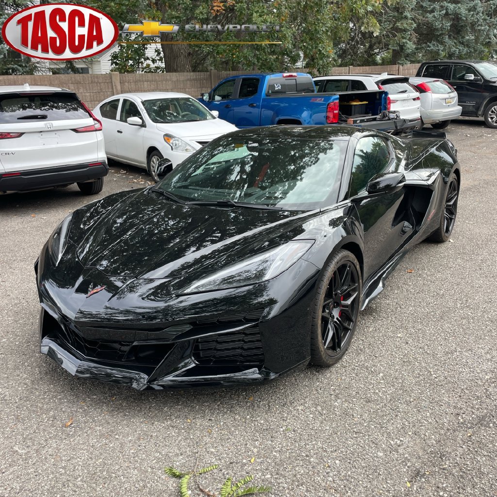 Used 2024 Chevrolet Corvette Z06 w/ Battery Protection Package RWD image 1