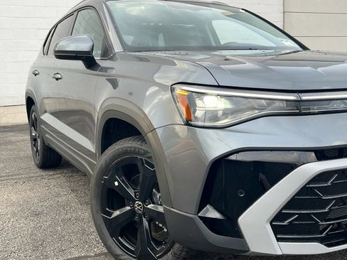 New 2025 Volkswagen Taos SEL image 6