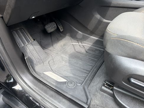 Used 2018 Chevrolet Traverse LT FWD image 15
