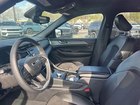 Used 2023 Jeep Grand Cherokee Altitude AWD/4WD image 11