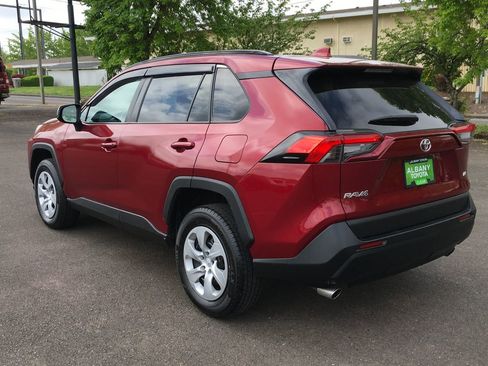 Used 2021 Toyota RAV4 LE FWD image 4