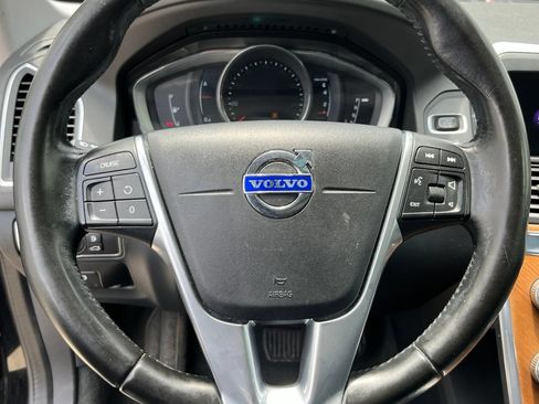 Used 2016 Volvo XC60 T5 Premier w/ Proximity Package FWD image 19