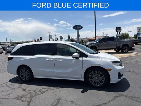 Used 2025 Honda Odyssey Touring image 3
