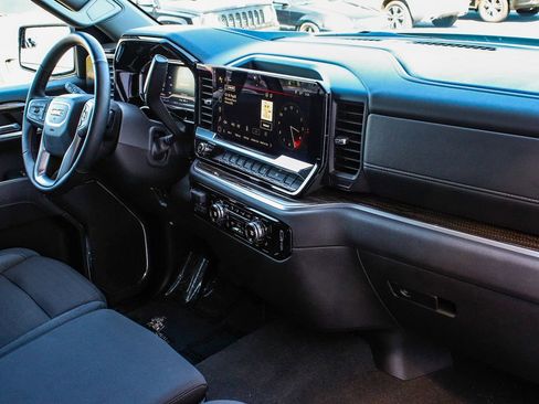 Used 2025 GMC Sierra 1500 Elevation image 39