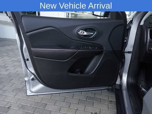 Used 2019 Jeep Cherokee Trailhawk AWD/4WD image 18