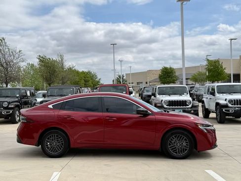 Used 2026 Nissan Sentra SV w/ Floor Mat Package FWD image 6