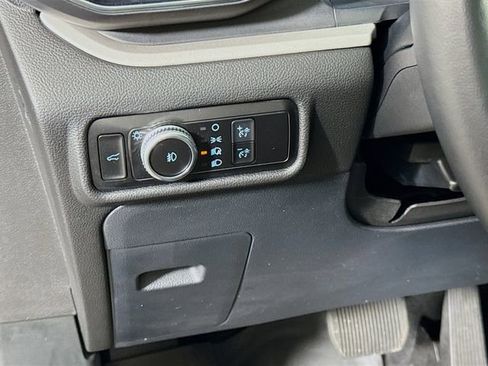 Used 2022 Ford Explorer XLT w/ Equipment Group 202A image 9