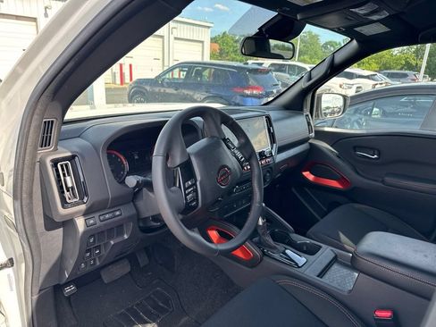 Certified 2025 Nissan Frontier PRO-4X AWD/4WD image 9