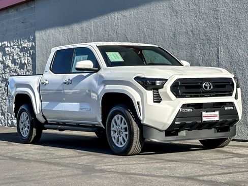 Certified 2025 Toyota Tacoma SR5 image 7