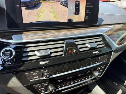 Used 2021 BMW M550i xDrive w/ Dynamic Handling Package image 21