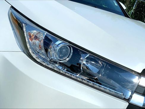 Used 2017 Toyota Highlander Limited FWD image 28